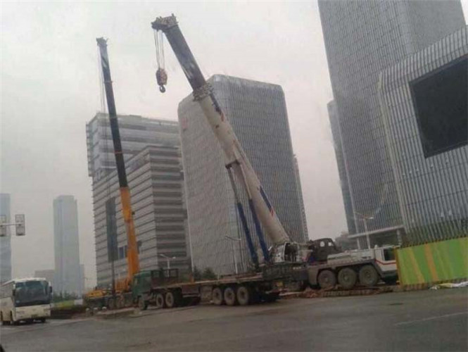 龙亭区“自动找平”—— 吊车的 “平地神器” 技术